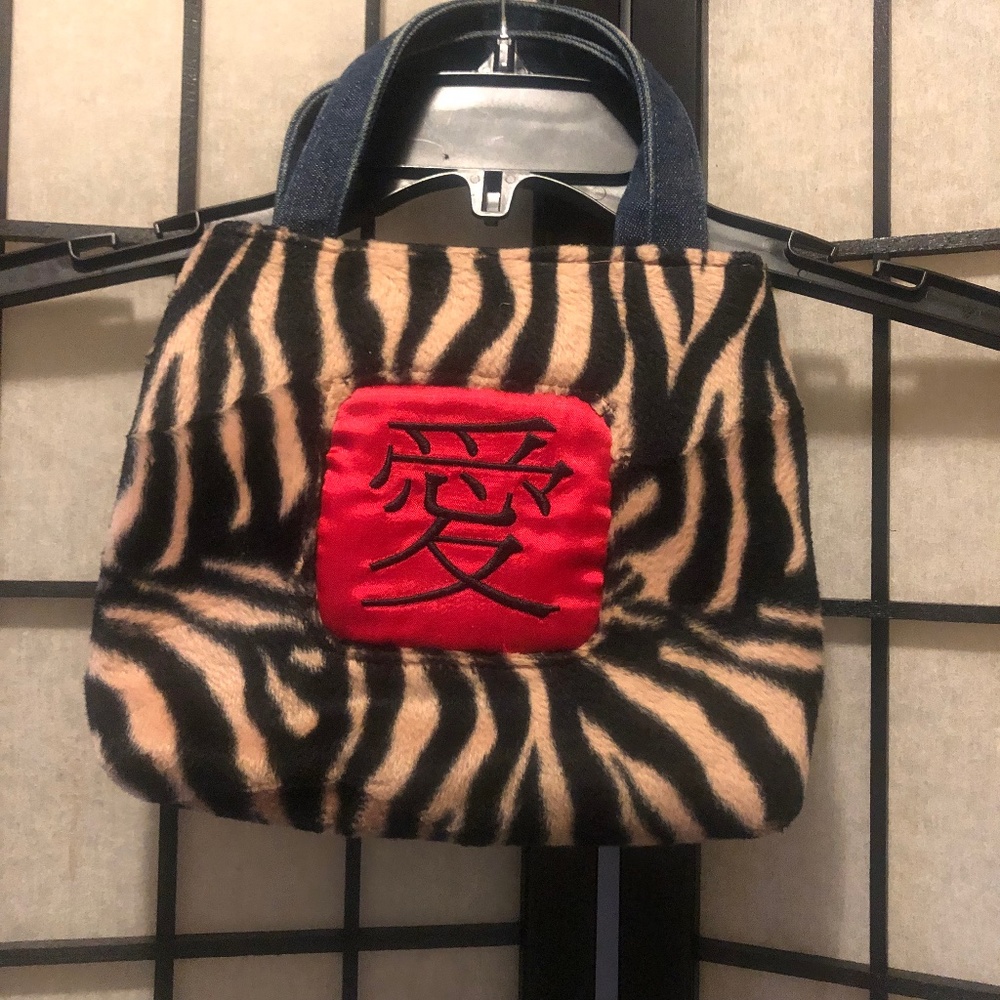 Faux Fur hand purse
Dimensions: 8 inches across, 11 inches tall